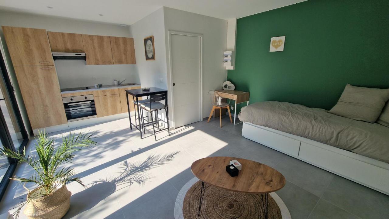 Le Patio : Studio Avec Exterieur Saint-Barthélemy-d’Anjou Kültér fotó