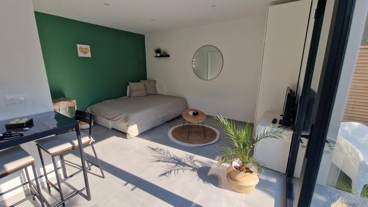 Le Patio : Studio Avec Exterieur Saint-Barthélemy-d’Anjou Kültér fotó
