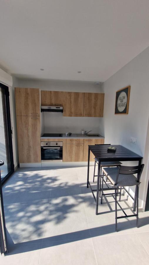 Le Patio : Studio Avec Exterieur Saint-Barthélemy-d’Anjou Kültér fotó